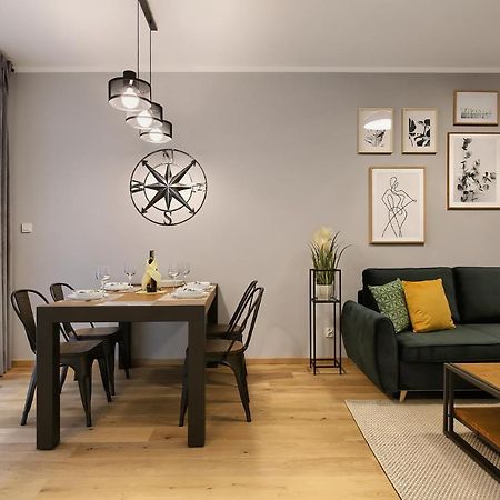 Zentrum II Apartament Parking By Impero พอซนาน ภายนอก รูปภาพ